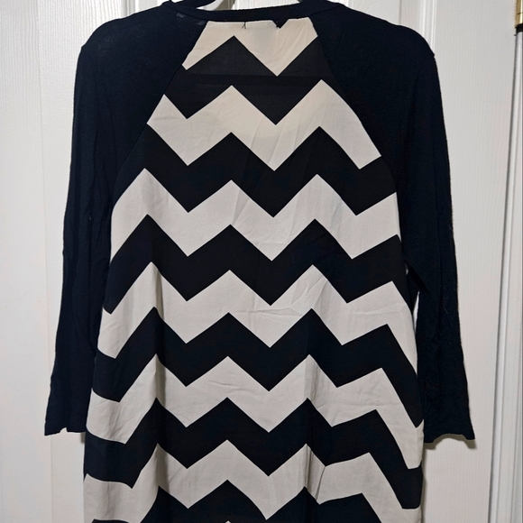 Rue21 Chevron Print 3/4 Sleeve Top - Picture 2 of 3